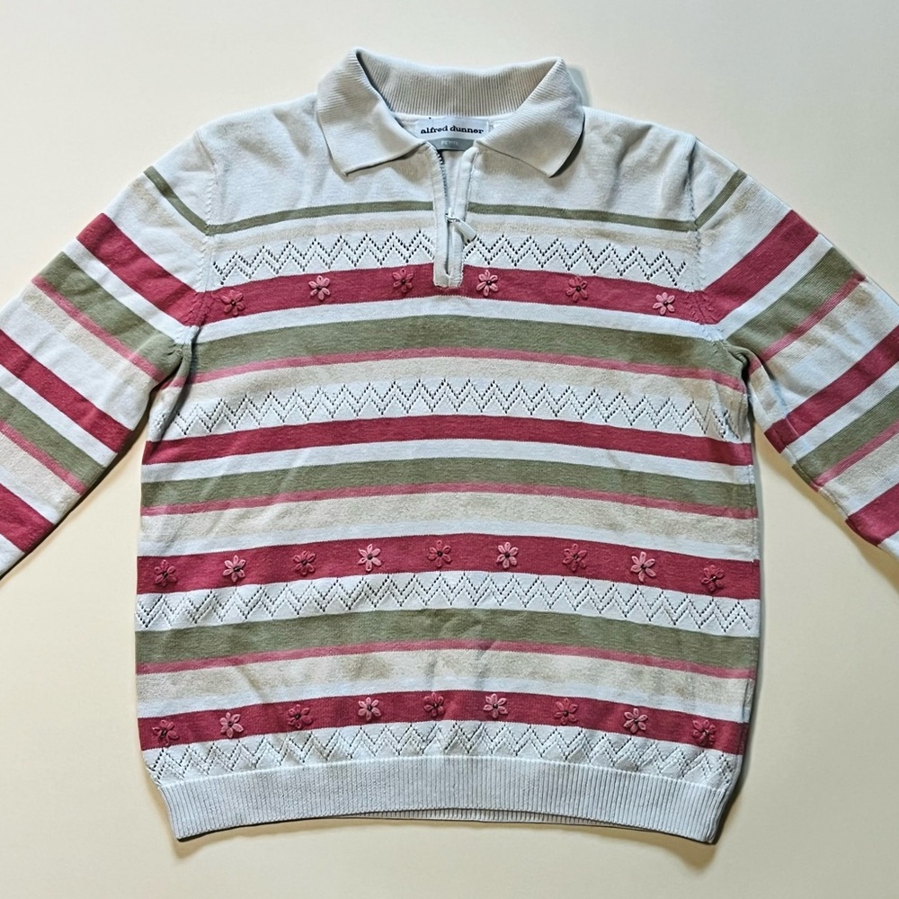 Striped polo collar sweater with embroidering details